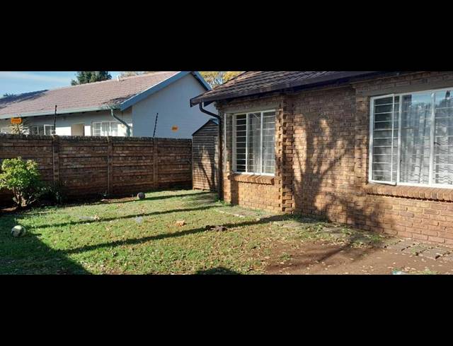 2 BEDROOM PROPERTY TO RENT IN ROOIHUISKRAAL NORTH